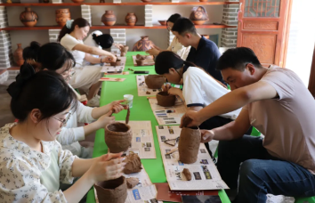 当指尖触碰千年文明：青年夜校里的非遗传承新章